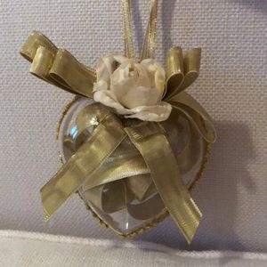 GOLD RIBBON HEART ORNAMENT